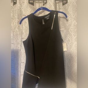 Chic black blouse. Zipper detail.